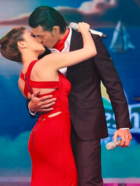 Một trong những chiêu câu khách của thí sinh Cặp đôi Hoàn hảo Ảnh: Lý Võ Phú Hưng 