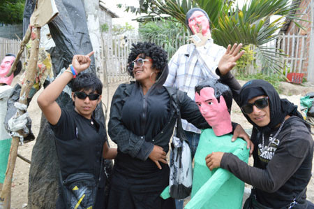 Chuẩn bị bù nhìn rơm đón năm mới