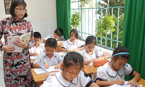 Nghề giáo được xem là nghề cao quý nhưng đang giảm dần sức hút. Trong ảnh: Một lớp học tại Trường Tiểu học Đuốc Sống,quận 1 - TPHCM Ảnh: TẤN THẠNH . Nghề giáo được xem là nghề cao quý nhưng đang giảm dần sức hút. Trong ảnh: Một lớp học tại Trường Tiểu học Đuốc Sống,quận 1 - TPHCM Ảnh: TẤN THẠNH