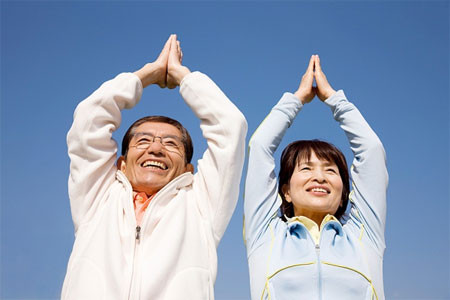 Người mắc các bệnh lý về khớp nên vận động nhẹ nhàng để tránh các cơn đau cho khớp. Ảnh: minh họa - Internet Người mắc các bệnh lý về khớp nên vận động nhẹ nhàng để tránh các cơn đau cho khớp