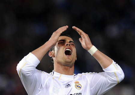 Ronaldo bị người đẹp đối xử phũ phàng ảnh 1