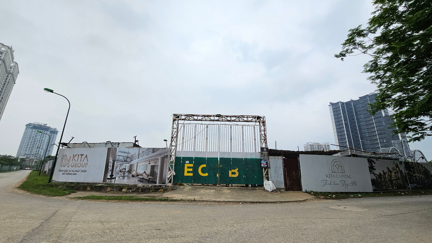 Sau khi Công ty Bình Tân "thâu tóm", logo KITA Group đã xuất hiện tại các pano quây quanh khu đất TM01.
