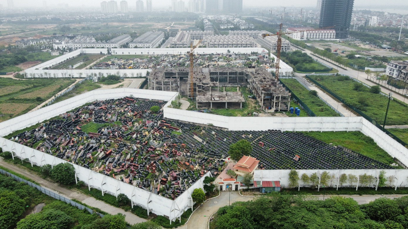 Dự án The Lotus Center trên lô đất TM01 thuộc Dự án Khu đô thị Nam Thăng Long (KĐT Ciputra) của Vimedimex cũng về tay chủ mới và đổi tên thành Kita Capital Ciputra sau khi bà Nguyễn Thị Loan, Chủ tịch Hội đồng quản trị Công ty cổ phần tập đoàn Vimedimex bị khởi tố, bắt tạm giam để điều tra vụ án “vi phạm quy định về hoạt động bán đấu giá tài sản” liên quan đến dự án tại huyện Đông Anh, Hà Nội.