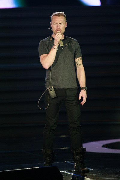 Và trong buổi tập dợt chuẩn bị cho đêm chung kết.