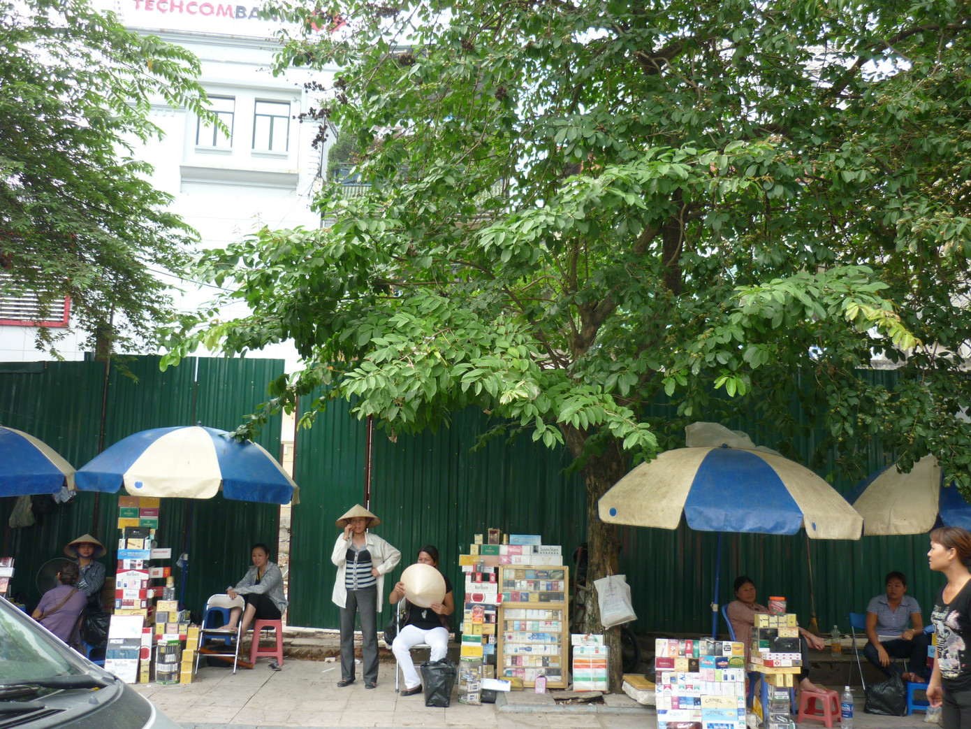 Chủ tịch TP Hà Nội Nguyễn Thế Thảo yêu cầu quận Hoàn Kiếm dành khu đất này làm không gian công cộng phục vụ nhân dân, thay vì xây trụ sở. Ảnh : Hoàng Tuân.