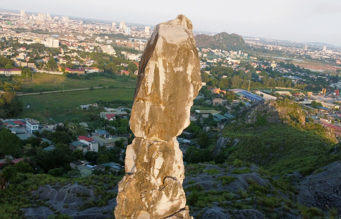 Khi bơm vữa sika, vữa sẽ chèn vào các vết nứt trên thành lỗ khoan, bao bọc các sợi thép tạo thành những sợi thớ vững chắc chịu kéo và chịu nén nhằm ngăn chặn các vết nứt phát triển, bó các phần tử rời rạc của di tích Hòn Vọng Phu, sử dụng các neo cốt thép...