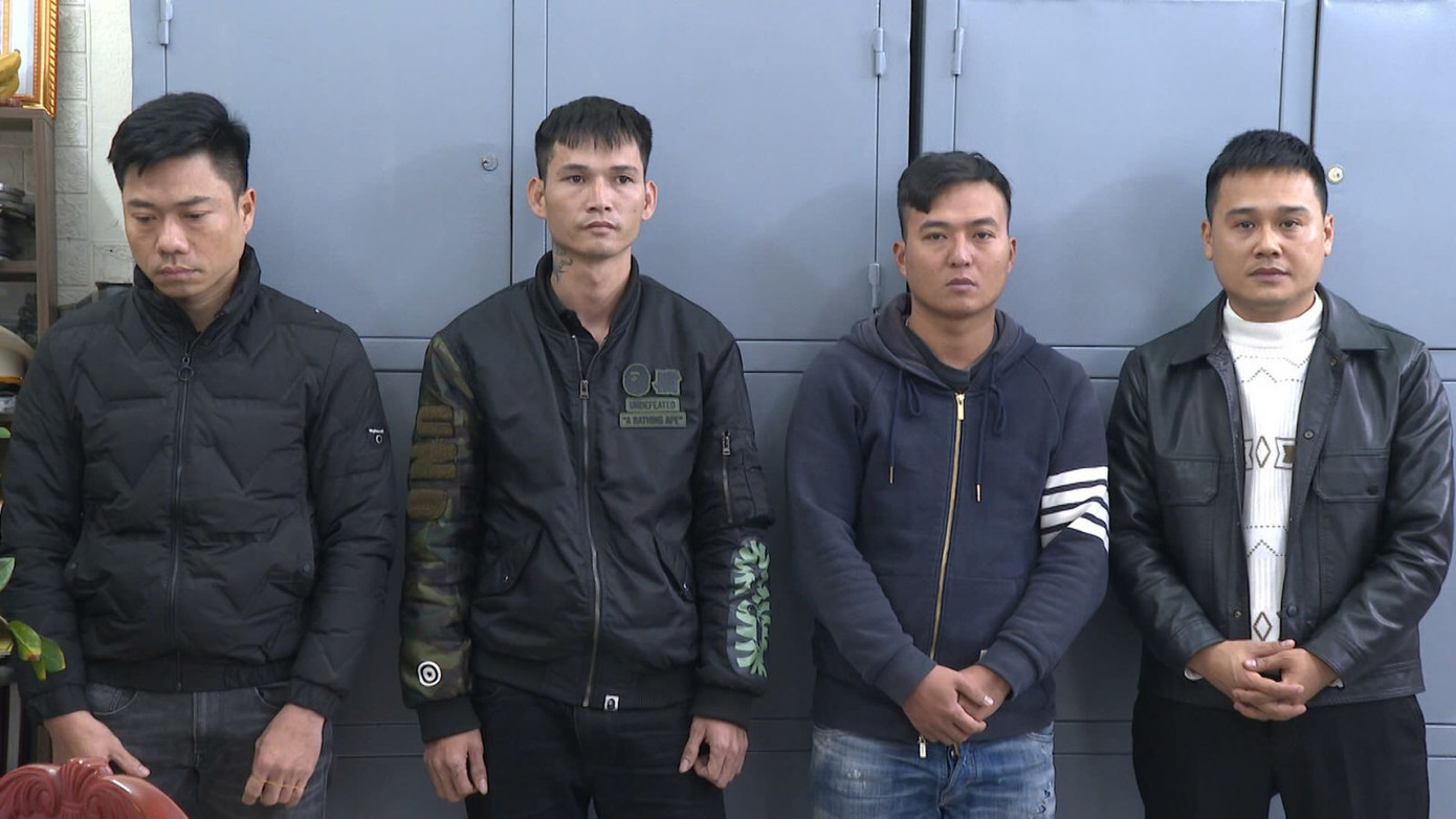 Các đối tượng (từ trái sang phải): Huy, Linh, Khánh, Tuyến Các đối tượng (từ trái sang phải): Huy, Linh, Khánh, Tuyến