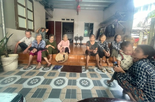 Tháng 7/2024, nhiều người dân xã Hoằng Phong (huyện Hoằng Hóa, tỉnh Thanh Hóa) lo lắng, rơi cảnh trắng tay khi chủ hụi là bà Cao Thị Dung tuyên bố vỡ hụi Tháng 7/2024, nhiều người dân xã Hoằng Phong (huyện Hoằng Hóa, tỉnh Thanh Hóa) lo lắng, rơi cảnh trắng tay khi chủ hụi là bà Cao Thị Dung tuyên bố vỡ hụi