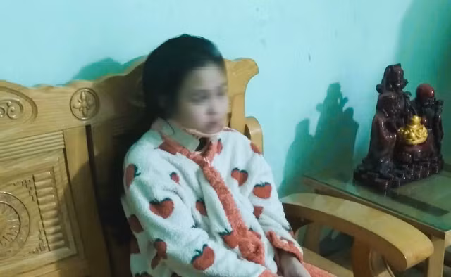 Nữ sinh bị đánh 'hội đồng' gãy đốt sống cổ