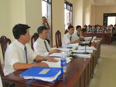 Có đến 4 luật sư bảo vệ Tân.