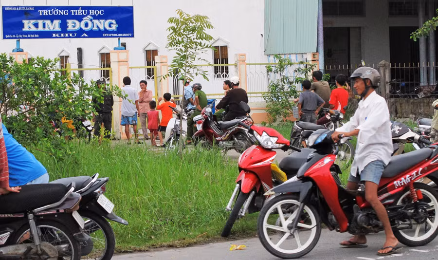 Khu vực cá sấu sổng chuồng gần với trường Tiểu học Kim Đồng