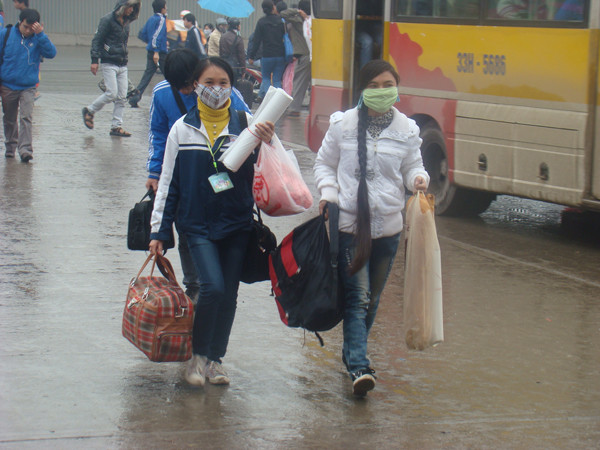 Về nghỉ Tết, vinh viên mua bánh mỳ về làm quà cho gia đình