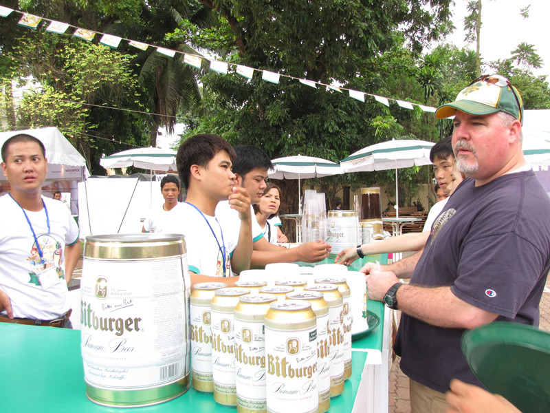 Đông đảo du khác nước ngoài đến tham dự