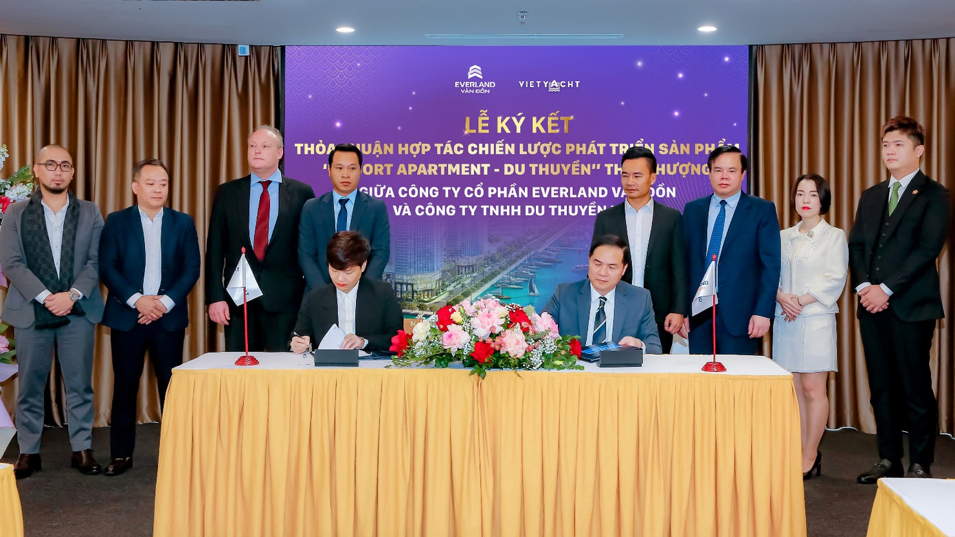 Lễ ký kết thỏa thuận hợp tác chiến lược giữa Công ty CP Everland Vân Đồn và Công ty TNHH Du thuyền Việt. Lễ ký kết thỏa thuận hợp tác chiến lược giữa Công ty CP Everland Vân Đồn và Công ty TNHH Du thuyền Việt.