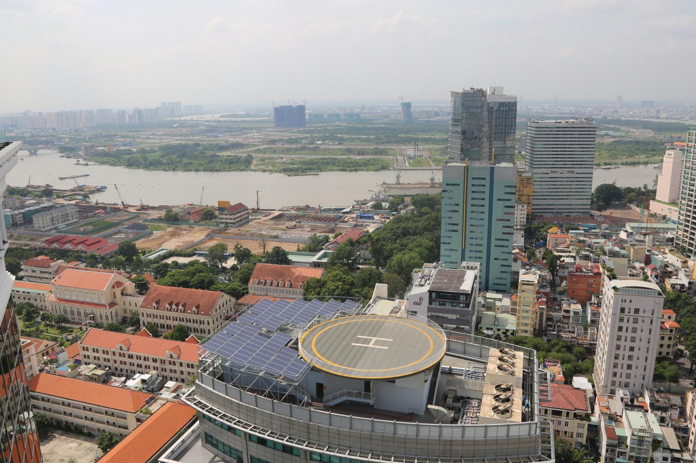 Tổng công ty Điện lực TPHCM (EVNHCMC) triển khai lắp đặt hệ thống năng lượng mặt trời trên mái nhà Tổng công ty Điện lực TPHCM (EVNHCMC) triển khai lắp đặt hệ thống năng lượng mặt trời trên mái nhà