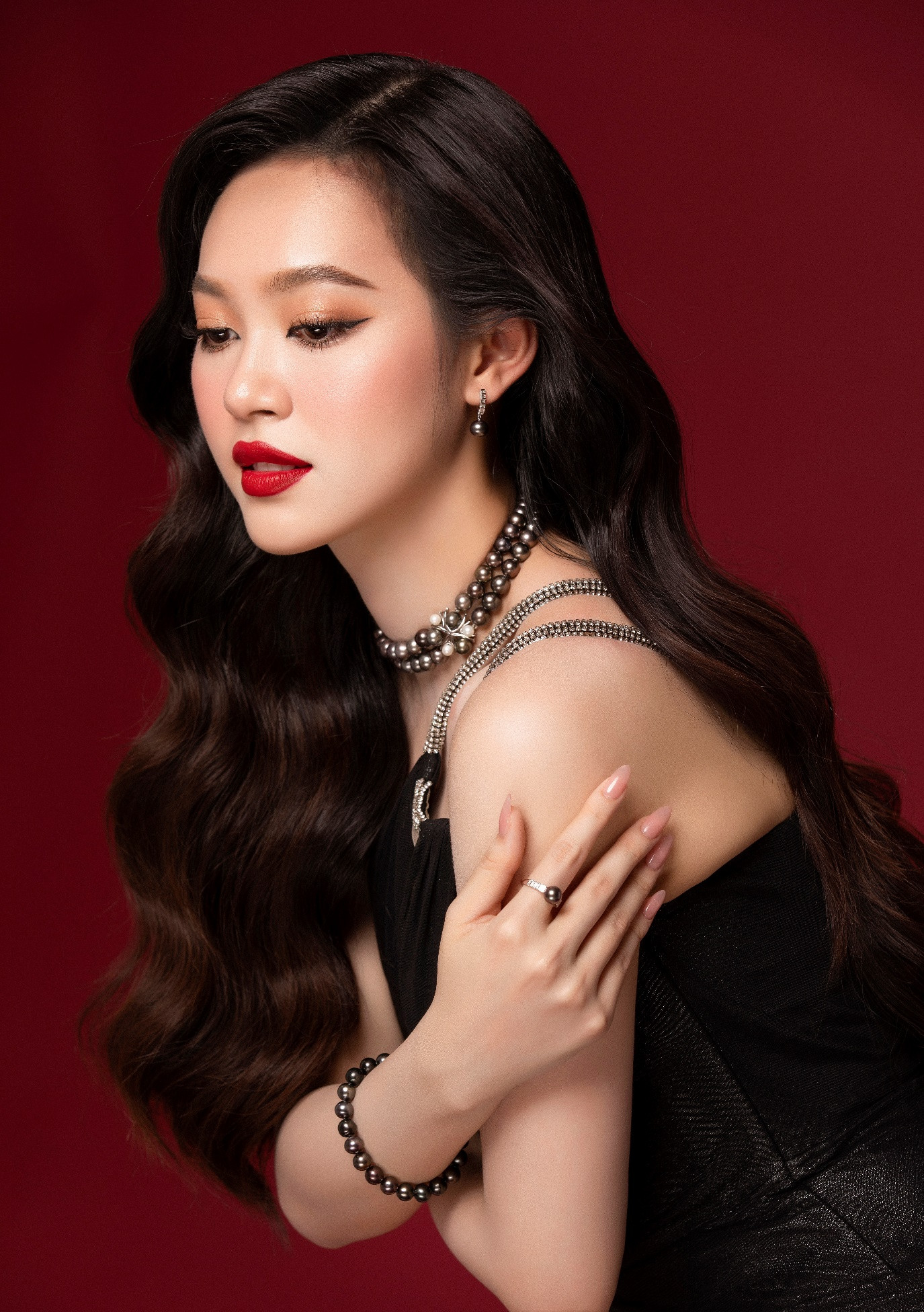 Thùy Linh cho biết thường lựa chọn những thiết kế trang sức đầy tinh tế của Long Beach Pearl để phối cùng trang phục khi tham gia những sự kiện quan trọng.