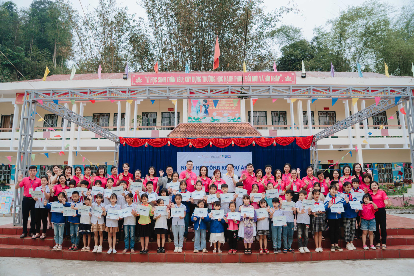 Tại ngày hội, 10 hoạt động nuôi dưỡng niềm đam mê đọc sách, trang bị kiến thức khoa học thường thức - xã hội, đặc biệt là về bình đẳng giới và nước sạch - vệ sinh - môi trường và khuyến khích vận động đã được tổ chức cho các em trong khuôn viên sân trường.