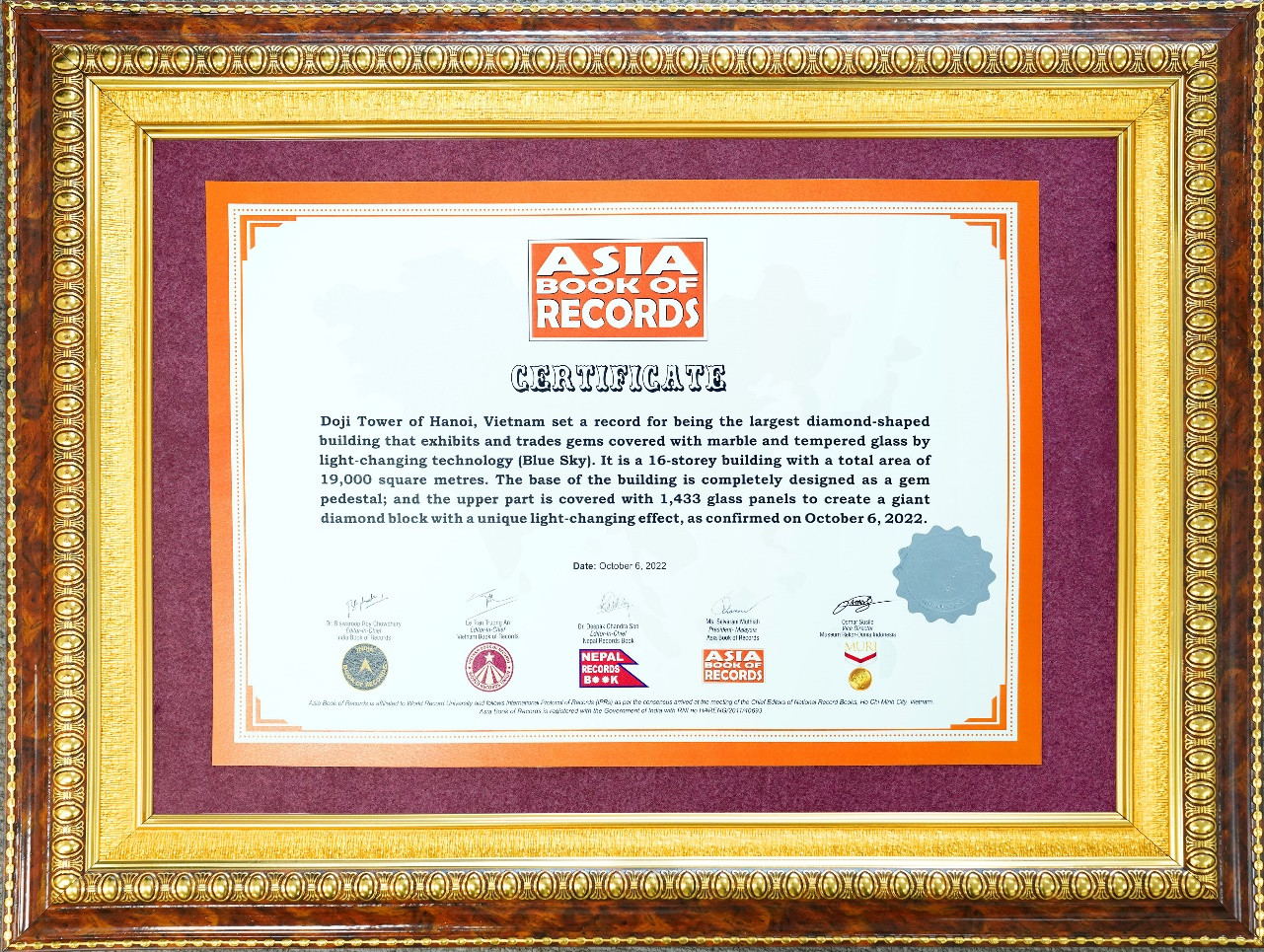 DOJI Tower đạt Giải thưởng là Tòa nhà hình viên kim cương lớn nhất Châu Á do Asia Book of Records đánh giá