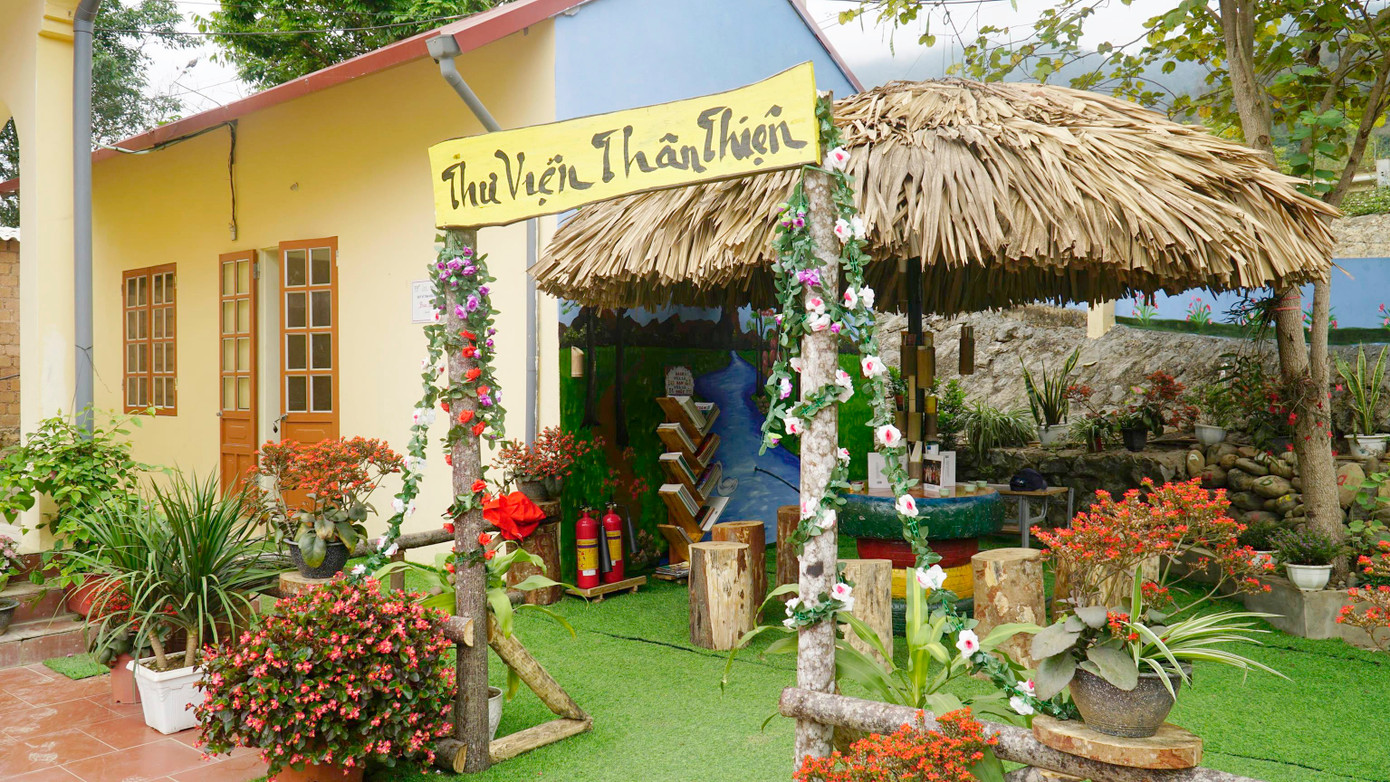 Nhà công vụ, bếp ăn và sân chơi được xây mới khang trang