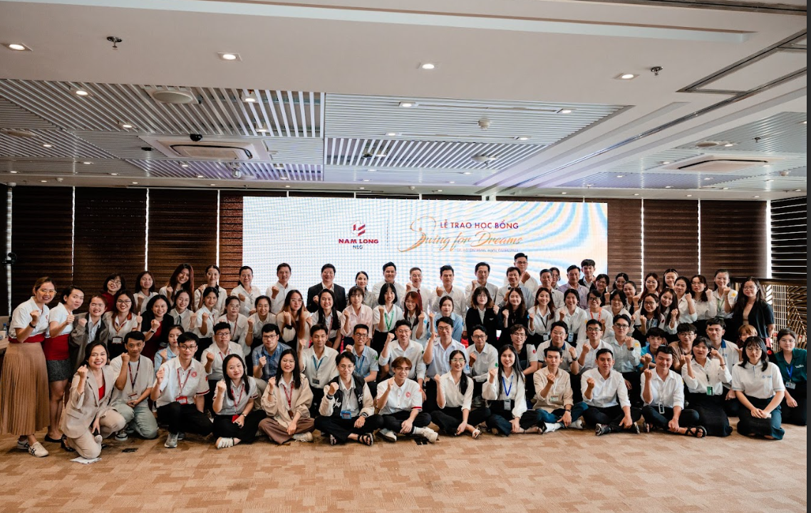 Toàn thể các bạn sinh viên của 6 trường Đại học nhận học bổng lần này cùng với đại diện Ban Lãnh đạo Nam Long