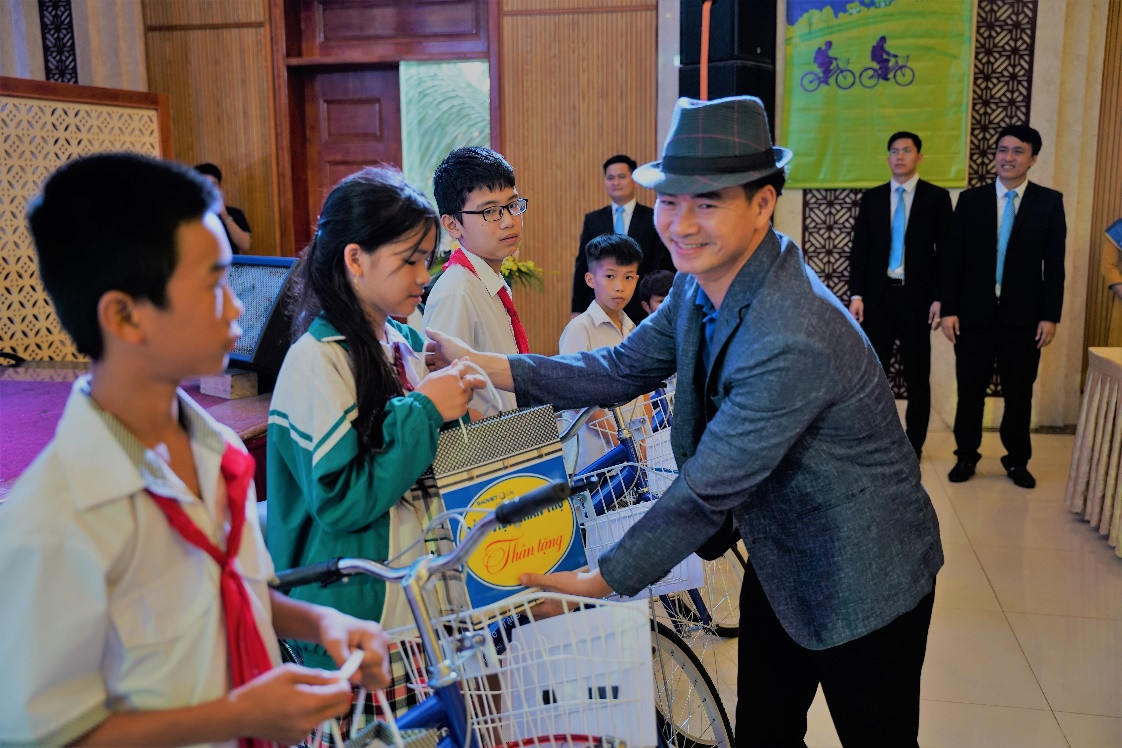 Là Đại sứ thiện chí của Quỹ Bảo trợ Trẻ em Việt Nam, Nghệ sĩ Xuân Bắc cũng có mặt tại chương trình, cùng Bảo Việt Nhân thọ động viên, khích lệ các em học sinh và chia sẻ nhiều câu chuyện ý nghĩa về sức khỏe, tương lai con trẻ