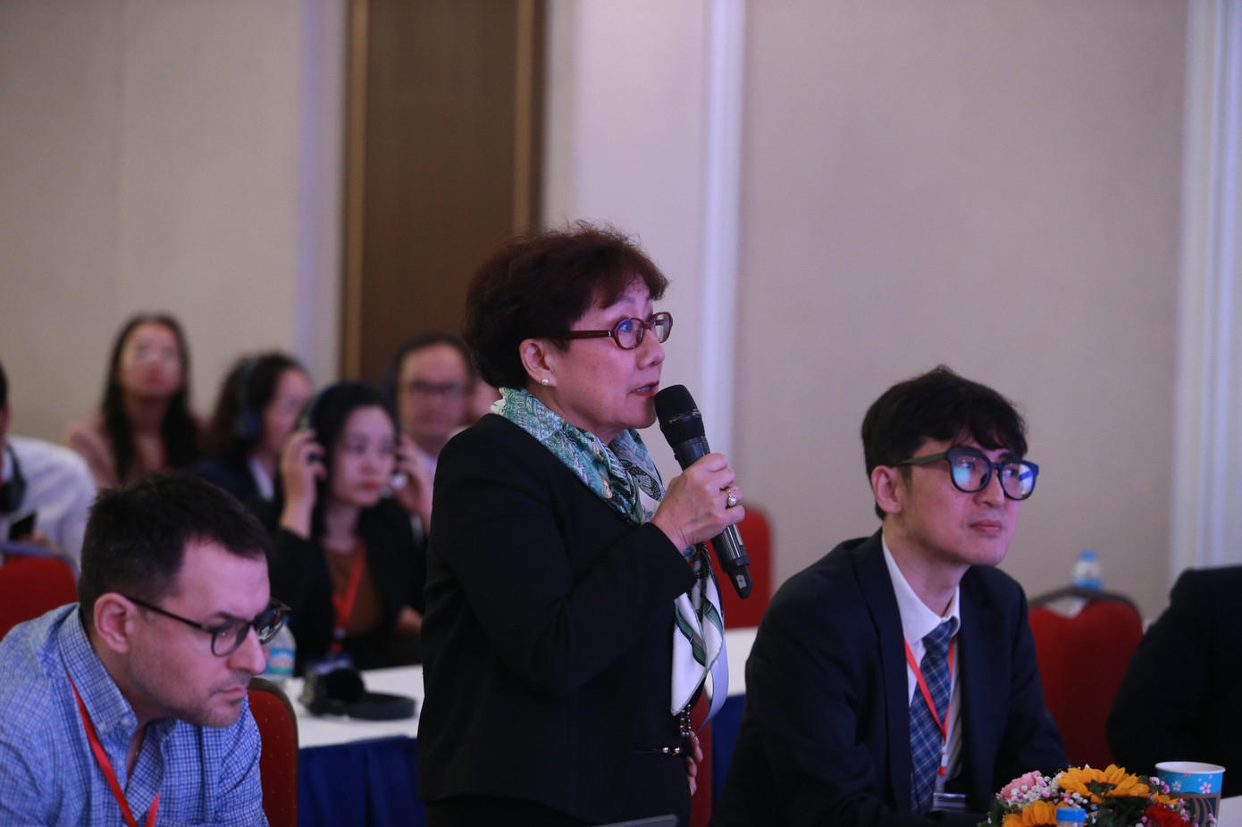 Giáo sư Đào Thu Hà - Trưởng đơn vị hình ảnh tuyến vú, Bệnh viện Henri Mondo (Cộng hòa Pháp) phát biểu tại hội nghị khoa học "Cập nhật Kiến thức trong chẩn đoán và điều trị ung thư vú".