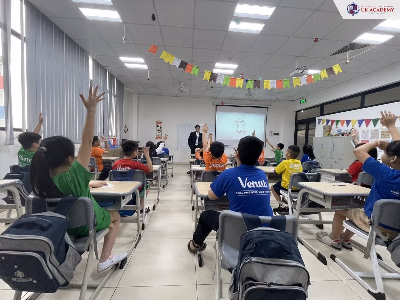 Tham gia “1 ngày làm giáo viên” để hiểu rõ trở thành một người lái đò là không hề đơn giản!