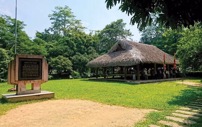Tân Trào hứa hẹn còn thu hút nhiều du khách hơn nữa nhờ Quyết định phê duyệt Quy hoạch tổng thể phát triển Khu du lịch quốc gia Tân Trào đến năm 2030 của Chính phủ. Nguồn ảnh: Cổng Thông tin điện tử tỉnh Tuyên Quang