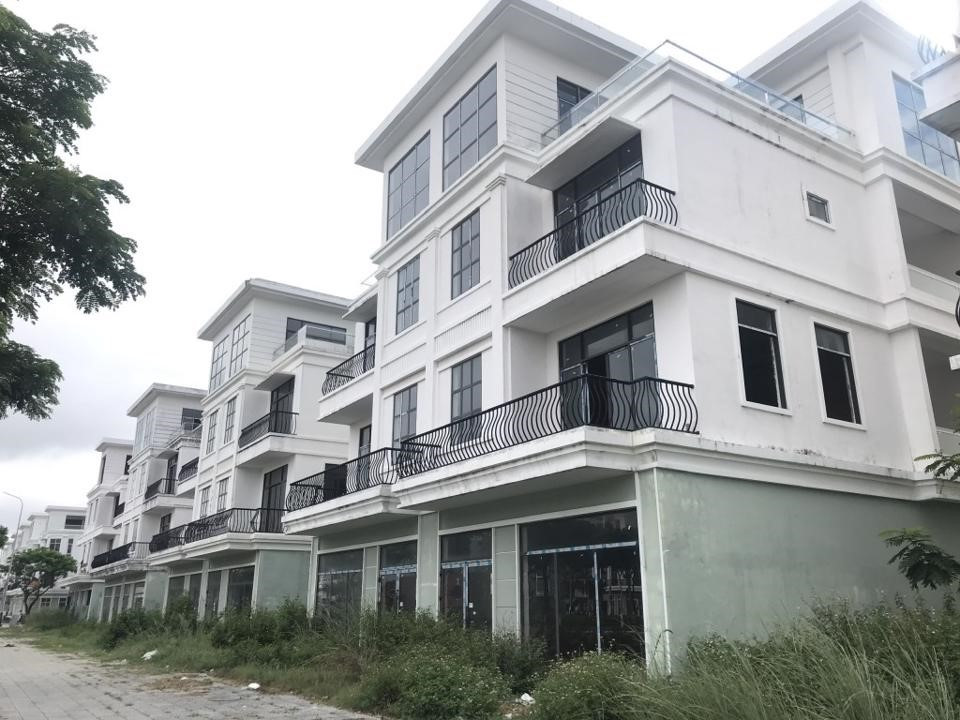 Thị trường bất động sản đang trải qua thời điểm khó khăn nhất trong chu kỳ kéo theo nhiều nhà đầu tư lao đao.