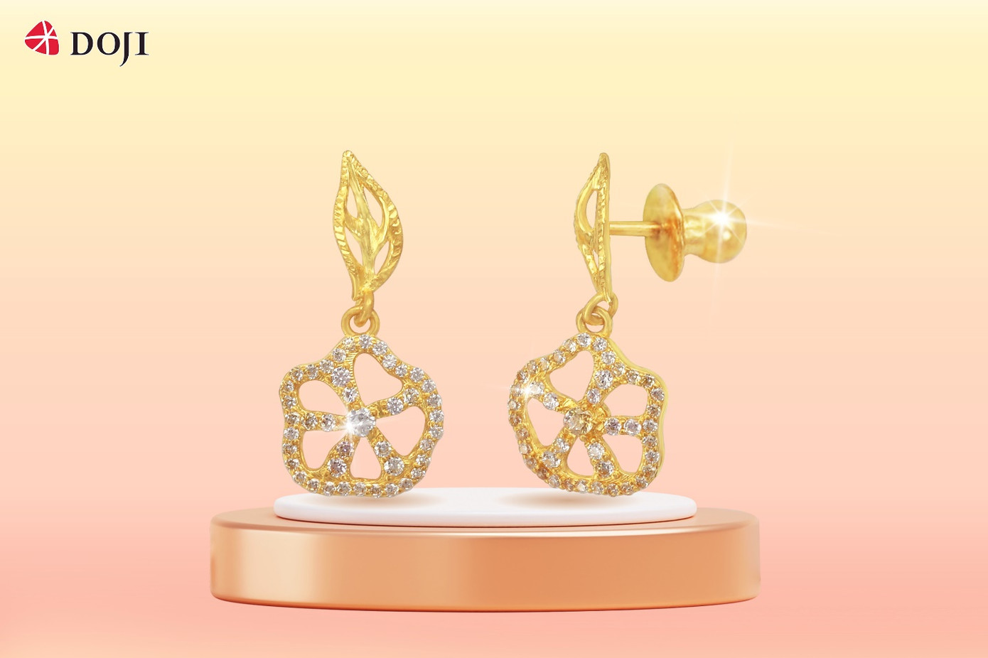 Từng chi tiết uốn lượn, tạo hình cánh hoa, chiếc lá được khắc họa rõ nét bằng kỹ thuật chế tác tinh xảo