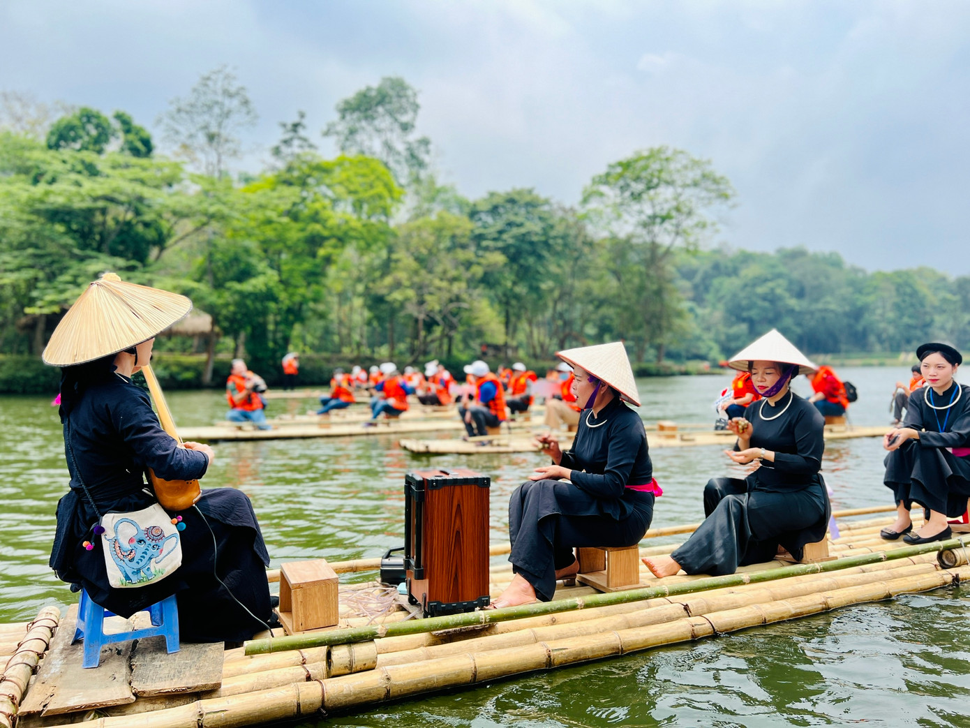 Phong tục tập quán độc đáo và hàng chục lễ hội đặc sắc của đồng bào dân tộc Tày, Dao, Cao Lan, Sán Dìu… trên địa bàn đã góp phần tạo nên những lợi thế trải nghiệm cho du khách. Nguồn ảnh: Báo Thanh niên Phong tục tập quán độc đáo và hàng chục lễ hội đặc sắc của đồng bào dân tộc Tày, Dao, Cao Lan, Sán Dìu… trên địa bàn đã góp phần tạo nên những lợi thế trải nghiệm cho du khách. Nguồn ảnh: Báo Thanh niên