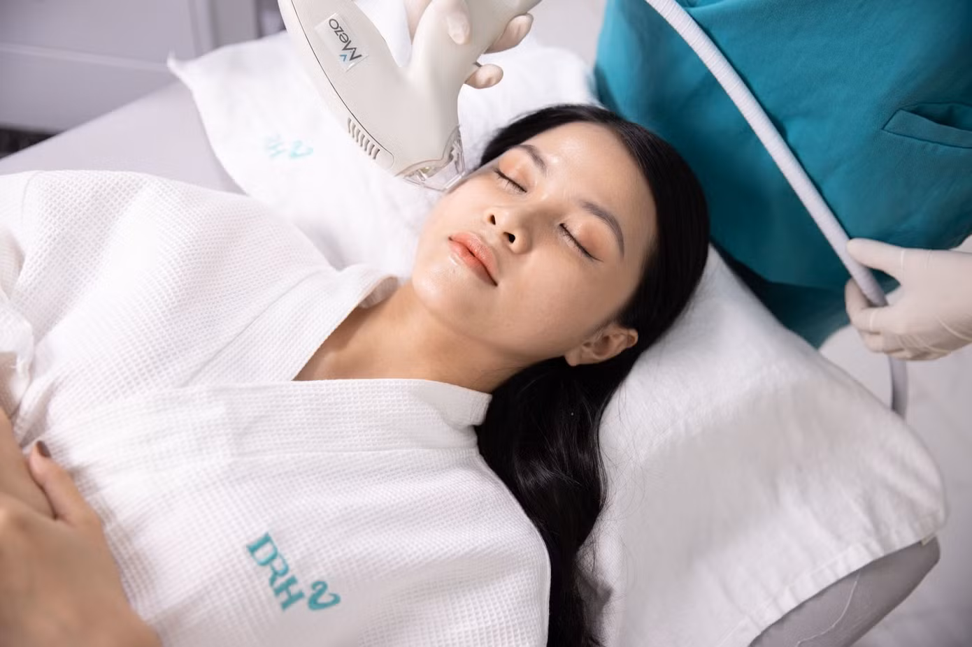 DRH tiên phong điều trị da bằng công nghệ không xâm lấn