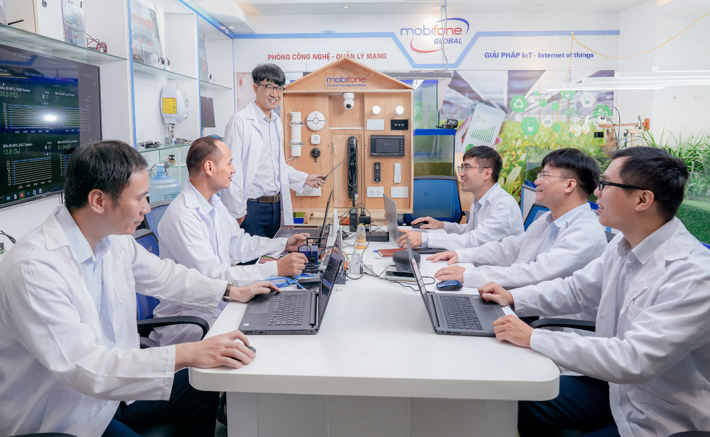 MobiFone quyết tâm phát triển thành doanh nghiệp công nghệ số có hạ tầng số chủ lực, hàng đầu quốc gia thúc đẩy phát triển kinh tế số và xây dựng xã hội số Việt Nam MobiFone quyết tâm phát triển thành doanh nghiệp công nghệ số có hạ tầng số chủ lực, hàng đầu quốc gia thúc đẩy phát triển kinh tế số và xây dựng xã hội số Việt Nam