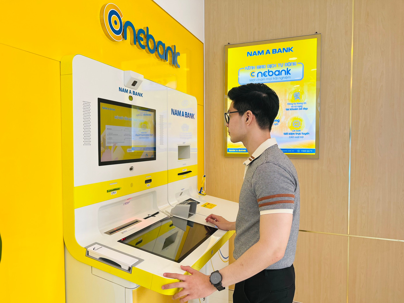 Điểm giao dịch số tự động ONEBANK hoạt động xuyên lễ, Tết phục vụ khách hàng