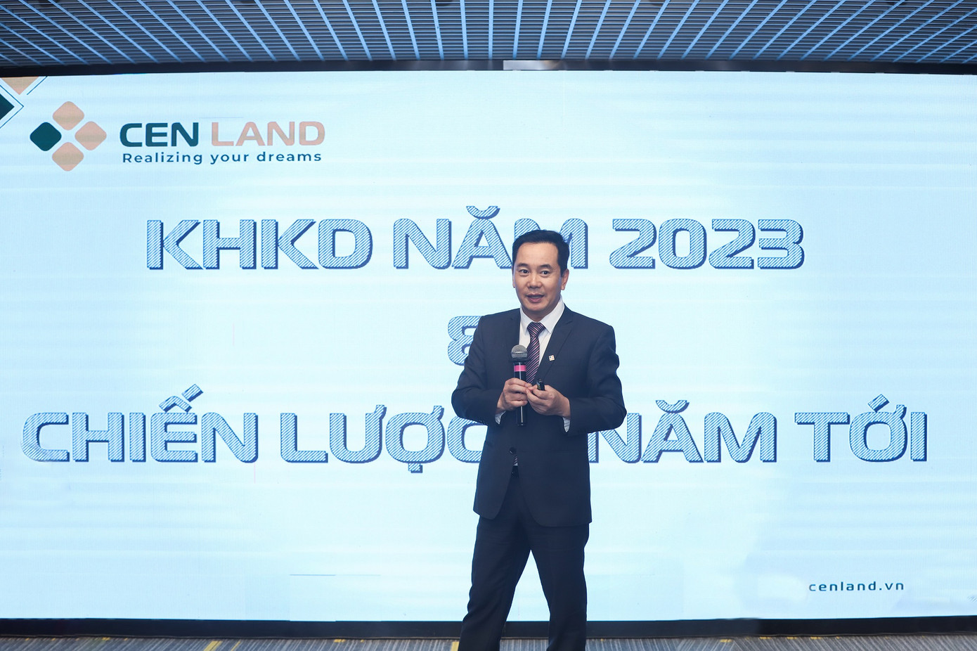 Triết lý của Cen Land là phụng sự và giải quyết những vấn đề của thị trường, nỗi đau của khách hàng. Triết lý của Cen Land là phụng sự và giải quyết những vấn đề của thị trường, nỗi đau của khách hàng.