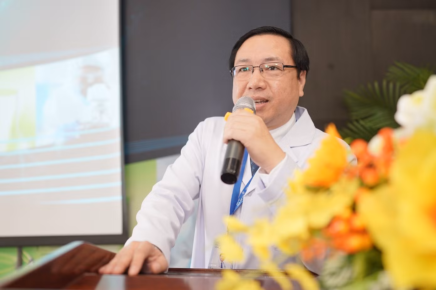TS.Bác sĩ. Trương Vĩnh Long - Giám đốc Bệnh viện Gia An 115 phát biểu tại Chuyên đề TS.Bác sĩ. Trương Vĩnh Long - Giám đốc Bệnh viện Gia An 115 phát biểu tại Chuyên đề