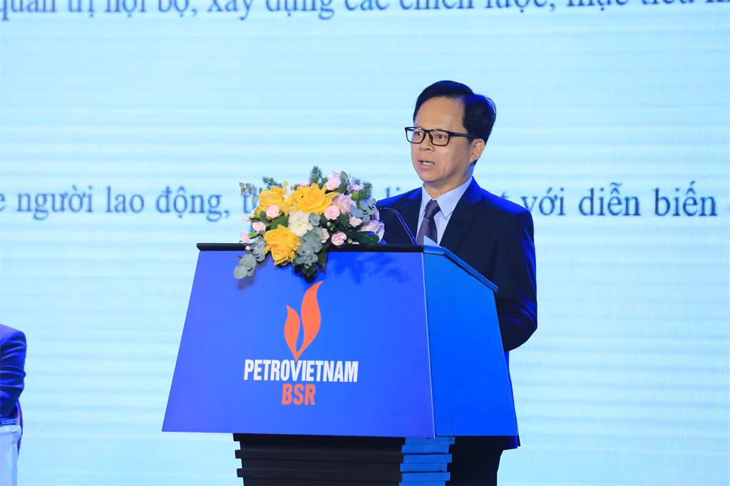 Chủ tịch HĐQT Nguyễn Văn Hội báo cáo hoạt động của Hội đồng quản trị và từng thành viên Hội đồng quản trị năm 2022 và phương hướng nhiệm vụ năm 2023