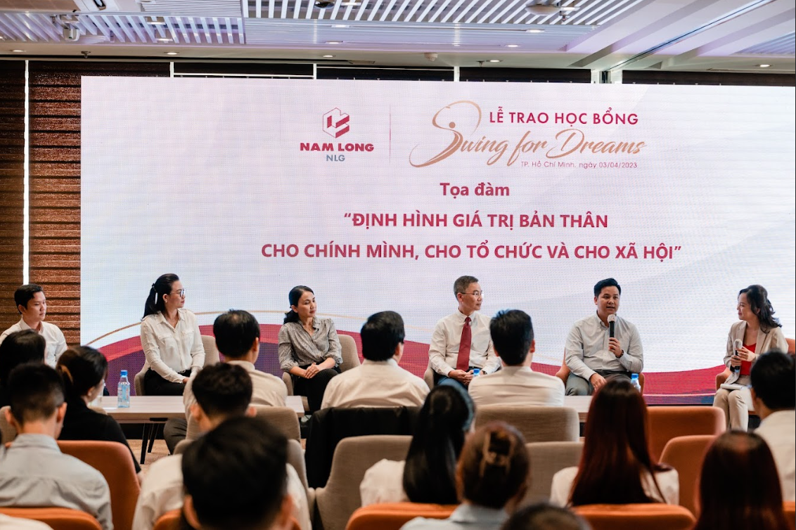 Buổi tọa đàm “Định hình giá trị bản thân cho chính mình, cho tổ chức và cho xã hội” thu hút sự quan tâm của các bạn sinh viên.