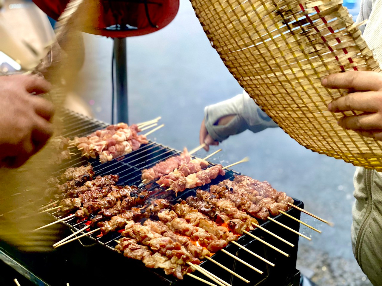 Ẩm thực đường phố với nhiều món ăn độc đáo, Hà Nội, Đà Nẵng, TP.HCM là 3 trong những điểm đến phù hợp nhất để làm "food tour" (tour du lịch ẩm thực". Ảnh: MINH HUYỀN