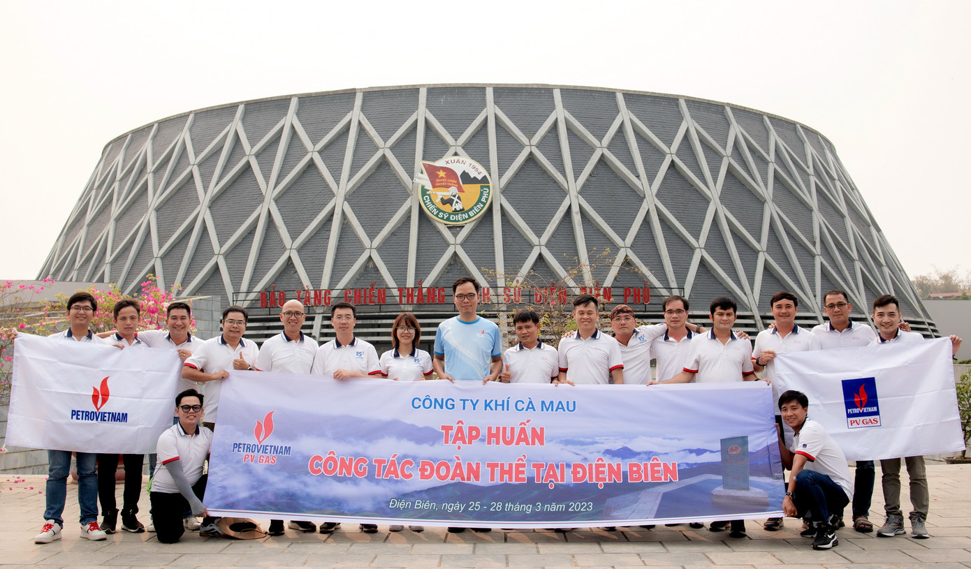 Đoàn thăm quan Bảo tàng Chiến thắng lịch sử Điện Biên Phủ