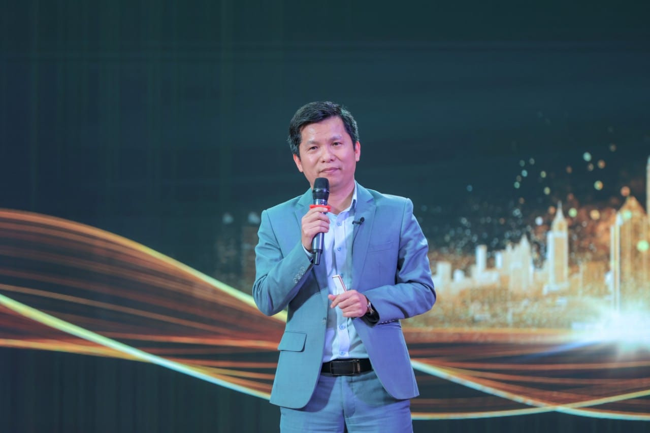 Diễn giả, CEO Hoàng Hữu Thắng chia sẻ “Thành công là giúp được những người xung quanh mình thành công và hạnh phúc” Diễn giả, CEO Hoàng Hữu Thắng chia sẻ “Thành công là giúp được những người xung quanh mình thành công và hạnh phúc”