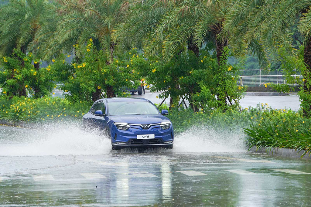 Trong số 8 mẫu xe điện và xe hybrid được đề cử, Hội đồng Giám khảo đã thống nhất lựa chọn VinFast VF 8 là mẫu xe thắng cuộc.