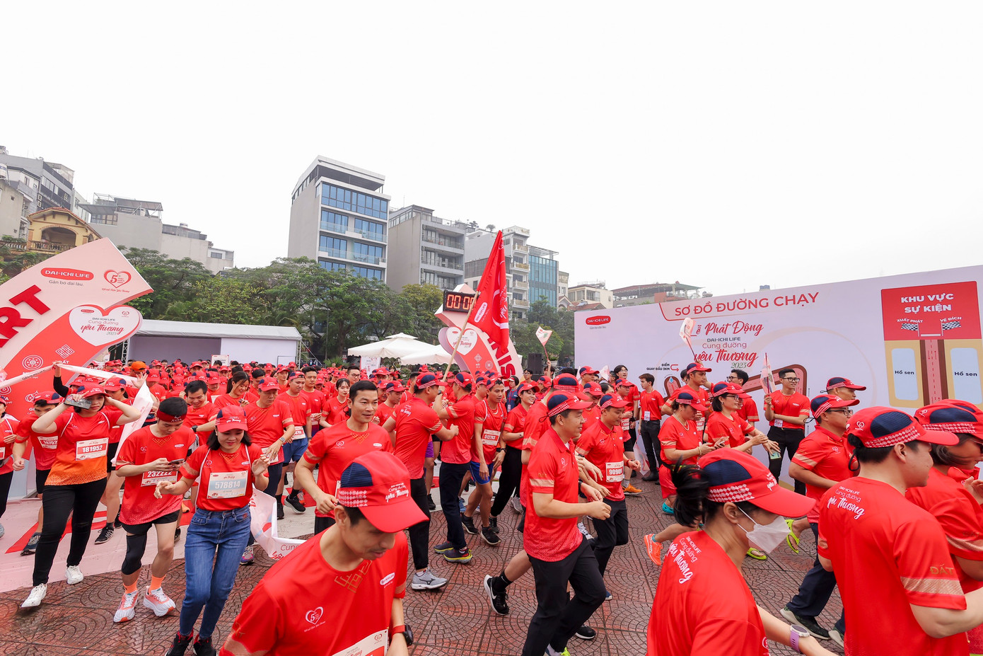 700 người cùng xuất phát khởi động chương trình.