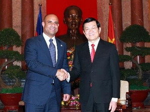 Chủ tịch nước Trương Tấn Sang tiếp Ngài Laurent Salvador Lamothe, Thủ tướng Chính phủ Cộng hòa Haiti đang ở thăm chính thức Việt Nam. (Ảnh: Nguyễn Khang/TTXVN)