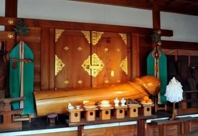 Biểu tượng cho khả năng duy trì nòi giống, dài 2,5m và nặng 280 kg (Krone) Một cặp vợ chồng đang tạ ơn vì người vợ đã mang bầu (Krone) Mỗi chị em 36 tuổi đều ôm một “của quý” trên tay (Krone) Những chiếc Hotdog cũng được tạo hình đặc biệt (Krone) Biểu tượng cho khả năng duy trì nòi giống, dài 2,5m và nặng 280 kg (Krone) Một cặp vợ chồng đang tạ ơn vì người vợ đã mang bầu (Krone) Mỗi chị em 36 tuổi đều ôm một “của quý” trên tay (Krone) Những chiếc Hotdog cũng được tạo hình đặc biệt (Krone)