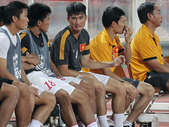 Công Vinh ngồi dự bị trong trận Việt Nam gặp Thái Lan ở AFF Cup 2012