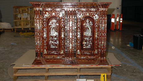 Tủ thờ gỗ chứa các bánh heroin. Tủ thờ gỗ chứa các bánh heroin