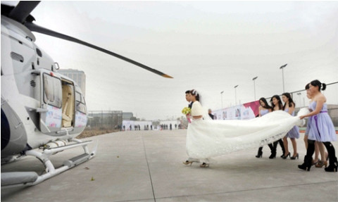 Sử dụng cả trực thăng để đón dâu