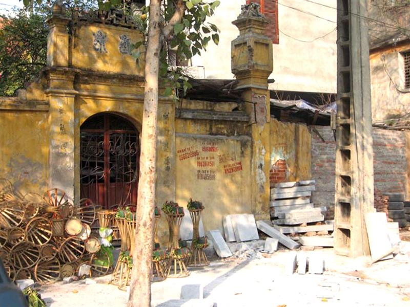 Gò Đống Thây (quận Thanh Xuân) luôn ngập trong rác rưởi Quang cảnh trước cửa chùa Thiên Phúc (phố Hai Bà Trưng, Hoàn Kiếm)