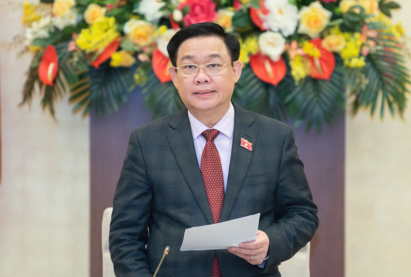 Chủ tịch Quốc hội Vương Đình Huệ phát biểu khai mạc phiên họp. Chủ tịch Quốc hội Vương Đình Huệ phát biểu khai mạc phiên họp.